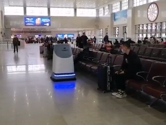 坦力無人大型掃地機“下凡”，車站清潔難題一鍵 “飛升”