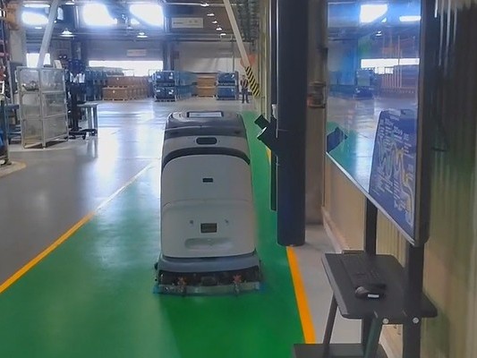 坦力工廠洗地機(jī)器人：80kg 重壓之下，讓環(huán)氧地坪 “逆生長(zhǎng)”