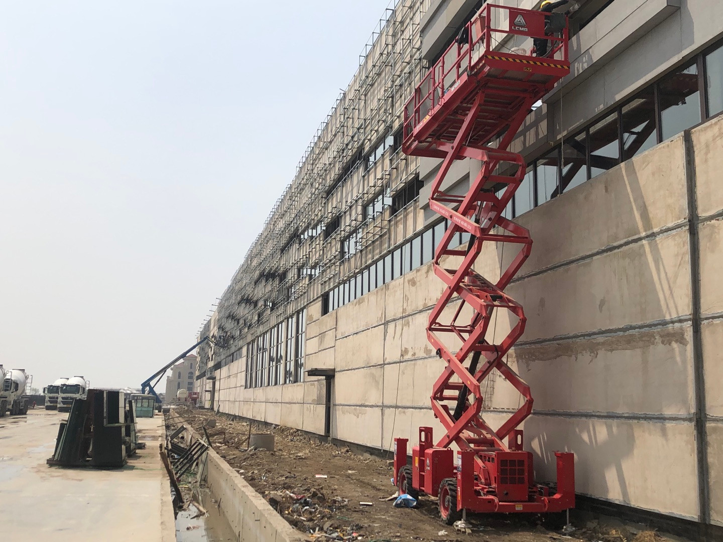高空車，路燈車，管道安裝車，高空升降機作業(yè)平臺出租 -青島捷立